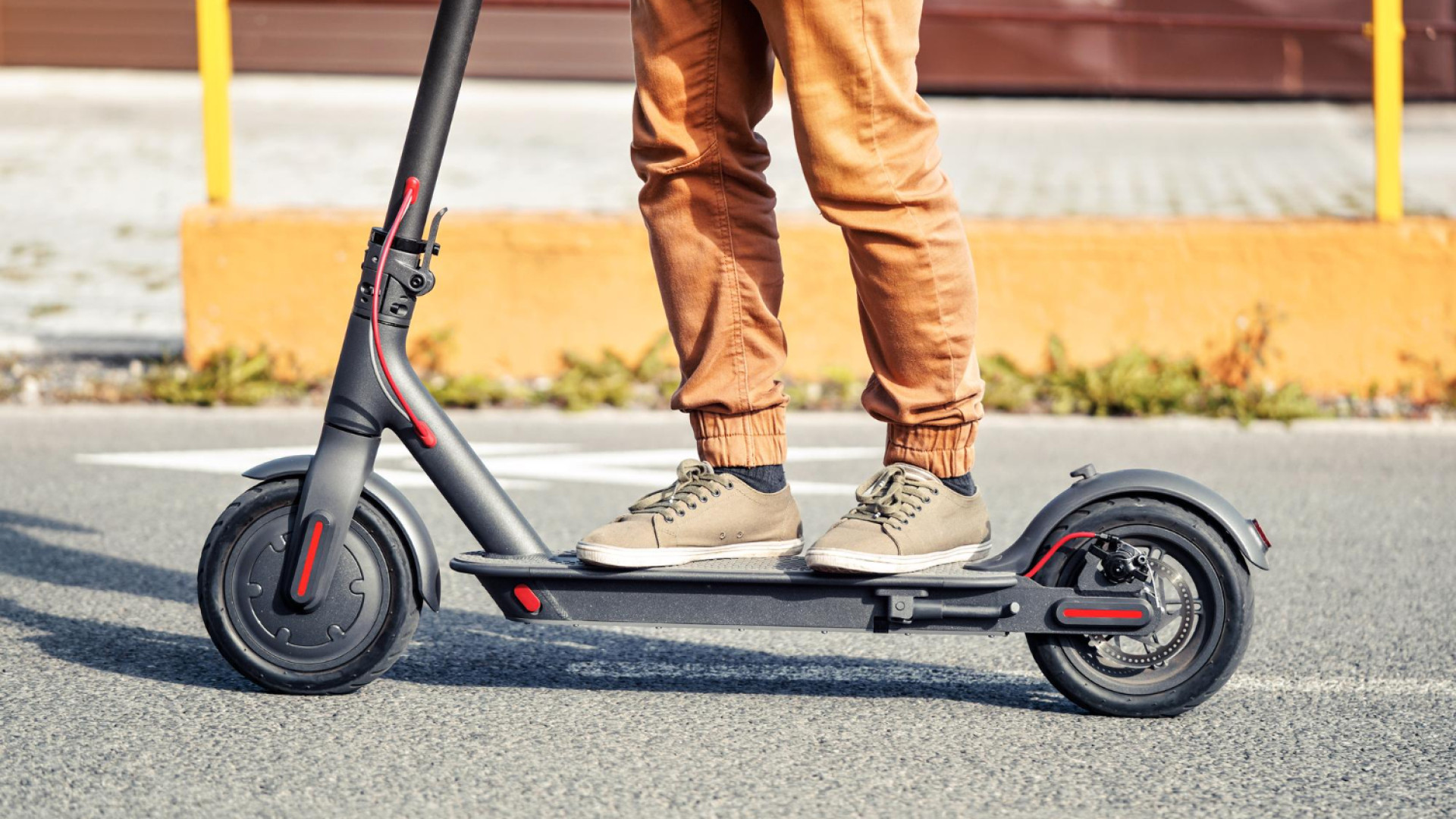 Trottinette électrique : ce que la loi vous oblige vraiment à assurer